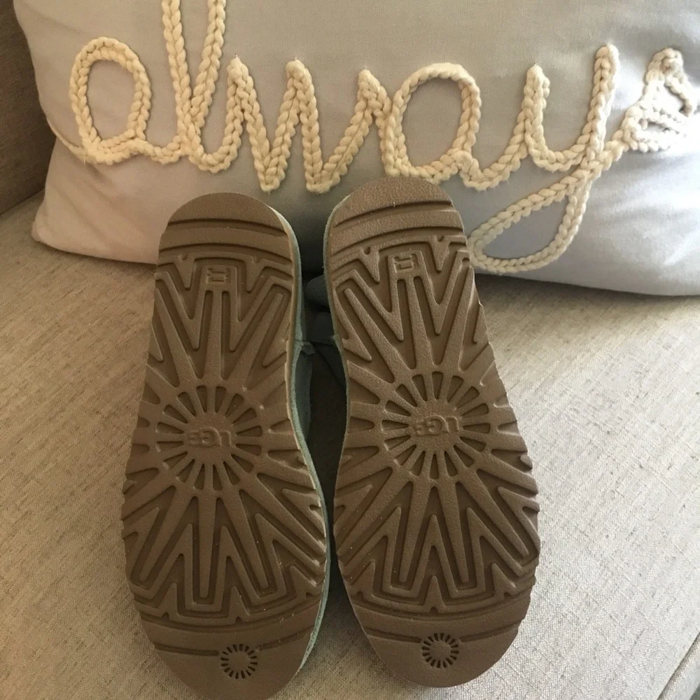 Ugg mini unlined Perf boot women's size 5 NWT - Picture 7 of 7